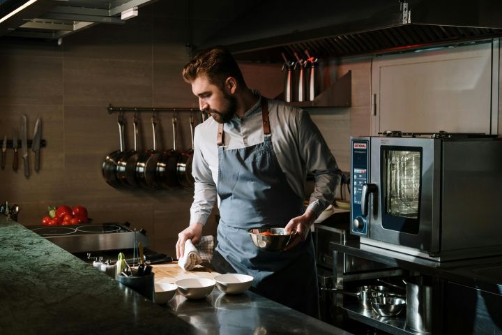 Cara Memilih Peralatan Kitchen Equipment yang Tepat untuk Usaha